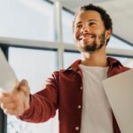 Currículo para primeiro emprego: como fazer + exemplo pronto para baixar