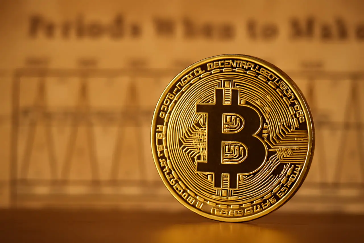 Skip the Stock, Own the Bitcoin – Critics Slam Strategy