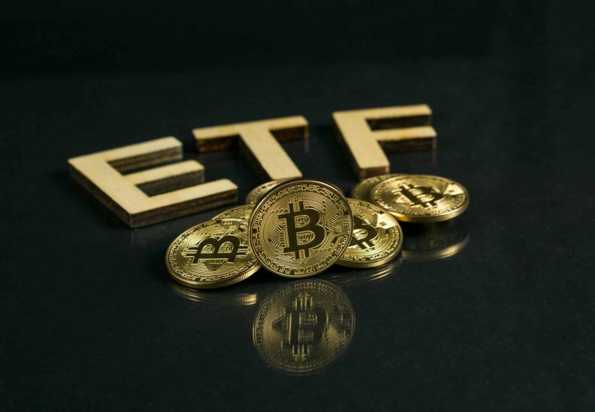 Santa Didn’t Come For Bitcoin ETFs: $782 Million Walks Out The Door