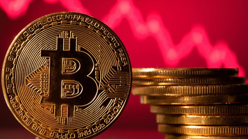 Bitcoin Slides Into Heavy FUD Zone as Investors Pull Back
