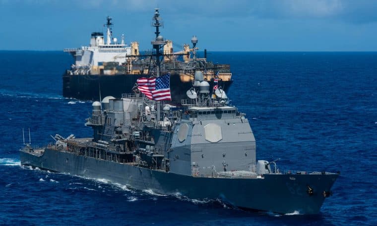 US Navy destroyers transit Strait of Hormuz amid Iranian threats